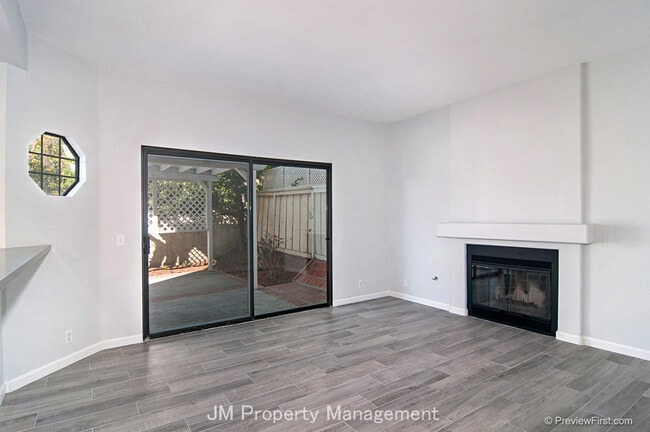 Building Photo - Detached home in La Jolla Colony!