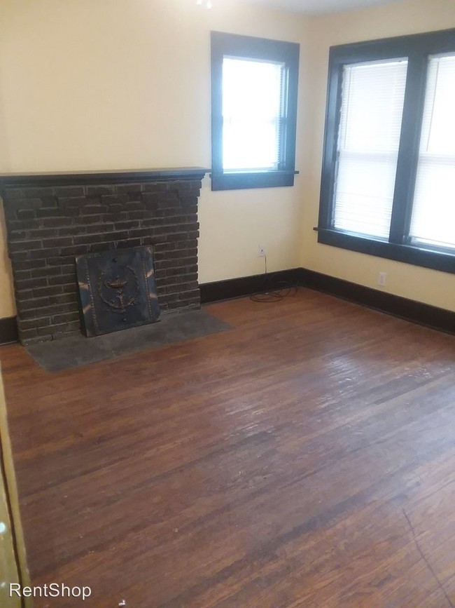 Building Photo - 3 br, 1 bath House - 414 N College Ave