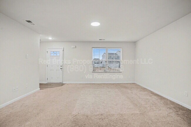 Foto del edificio - 5803 Camp Ct