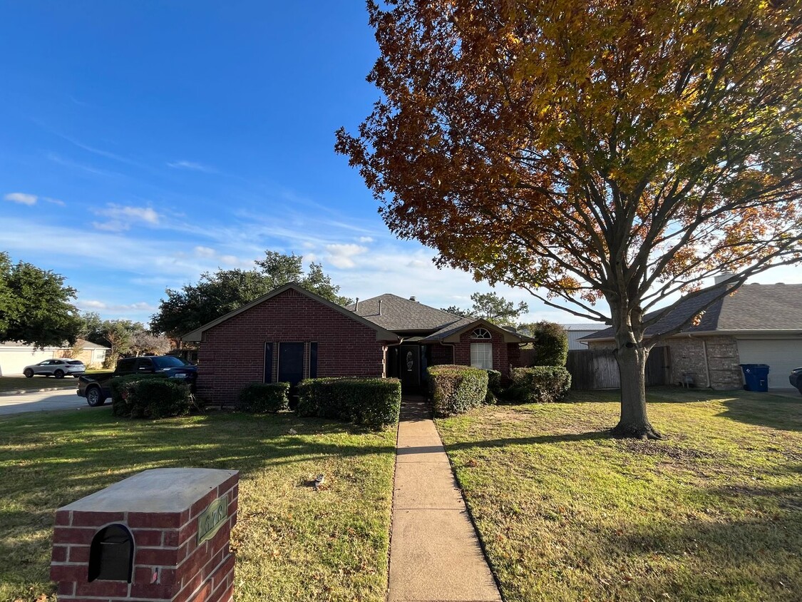 Corner Lot 3/2 Home in Burleson ISD - House Rental in Burleson, TX ...