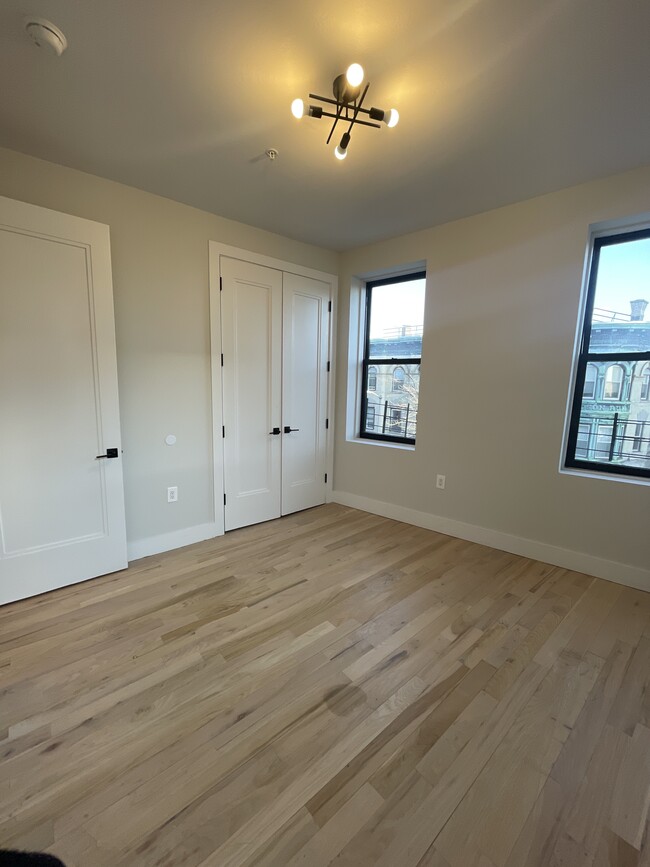 Master bedroom - 108 Lembeck Ave