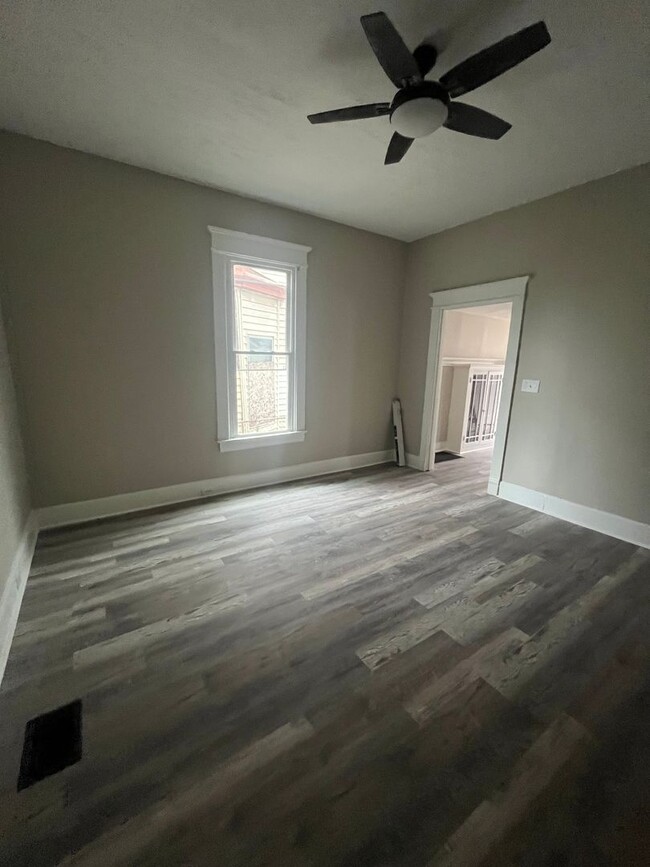 Building Photo - Beautifully renovated 3 bedroom house!