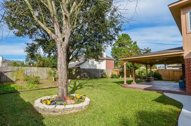 Building Photo - 6123 Summerville Ln