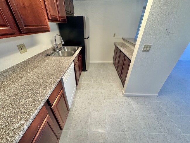 Building Photo - ADORABLE 2 BEDROOM 1 BATHROOM 1ST FLOOR CO...