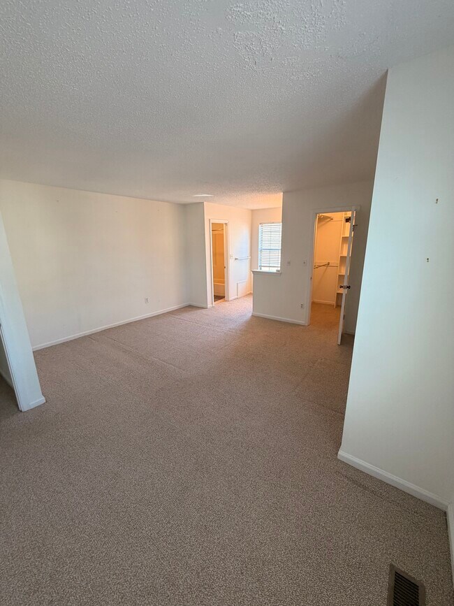 ¡Gran maestro! - 402 Chatterton Dr