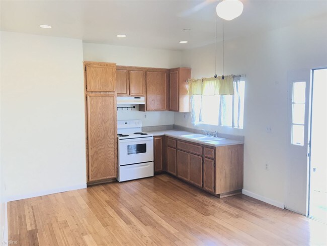 Building Photo - 2 br, 1 bath Duplex - 2932 Madison Ave