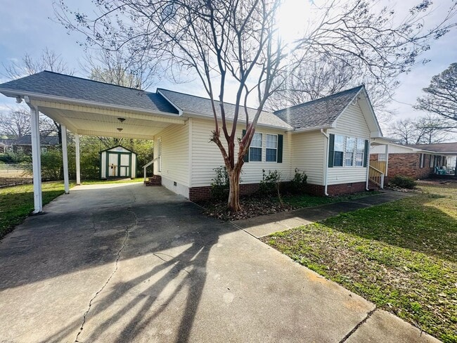 Building Photo - 2102 Harrell Dr