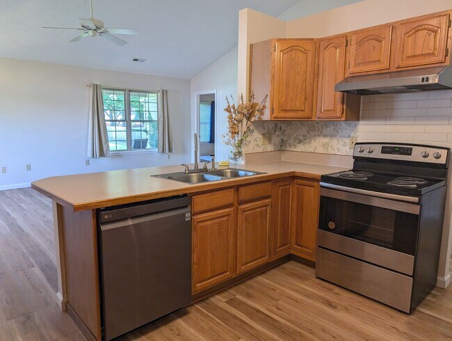 Building Photo - AVAILABLE NOW - Very Nice 2 Bedroom in Union!