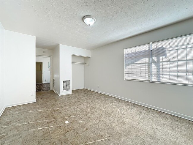 Foto del edificio - 4509 Ken Knight Dr N
