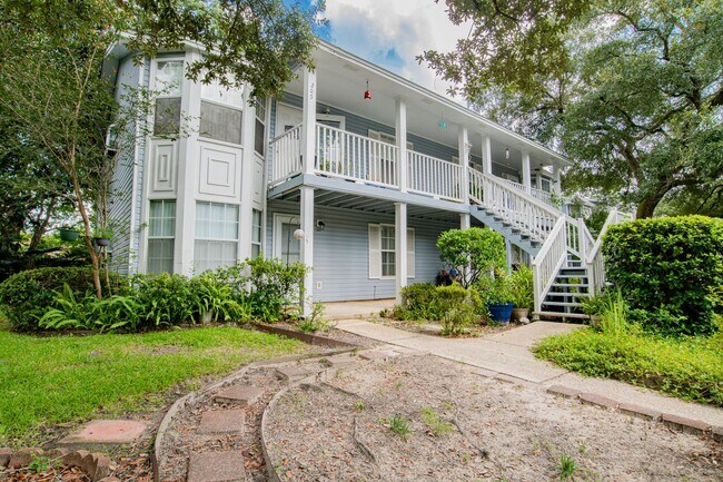 Foto del edificio - Lovely Ground-Floor Condo with Patio Near Airport