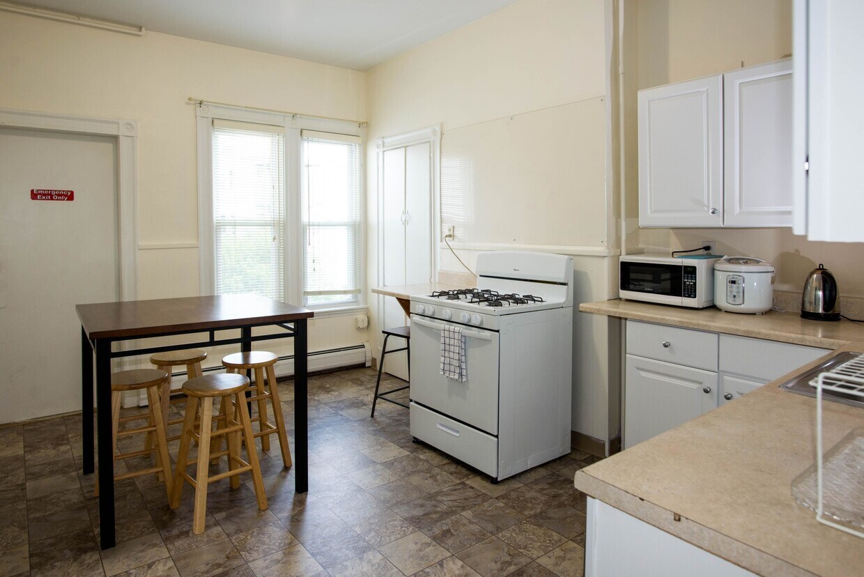 Foto principal - 42 Everett St