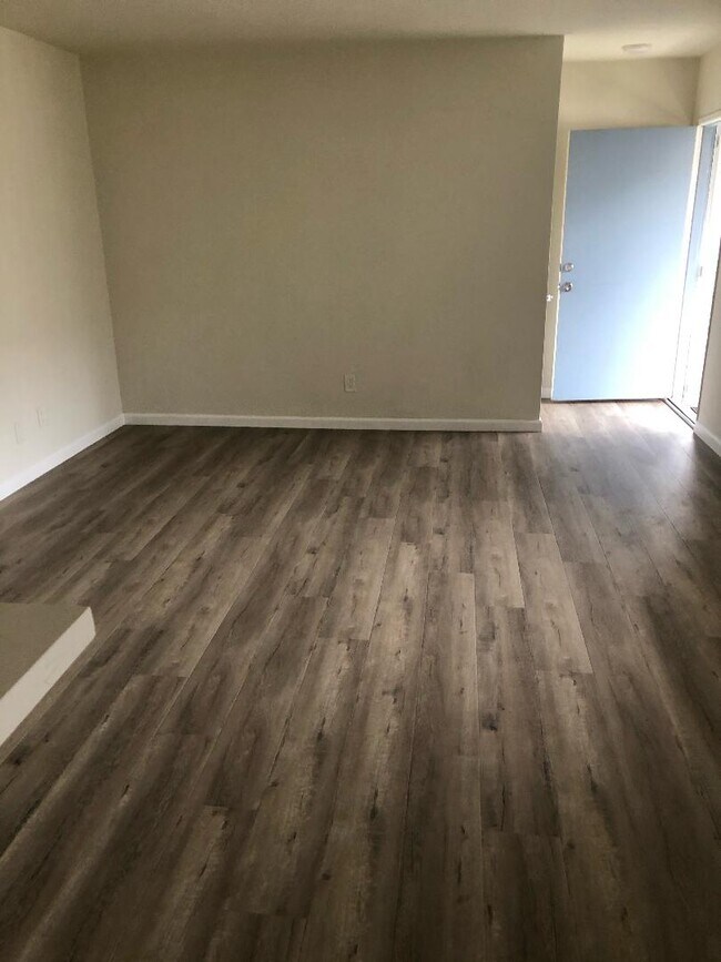 Foto del edificio - 3760 Jasmine Ave