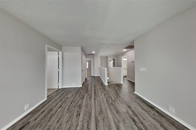 Foto del edificio - 14906 Sugarhollow Dr
