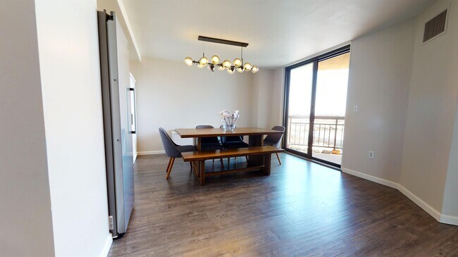 Foto del edificio - 2003 Harmon Cove Tower