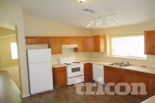 Building Photo - 8412 S 50th Dr