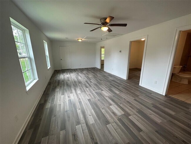 Foto del edificio - 99 Brownwood Dr