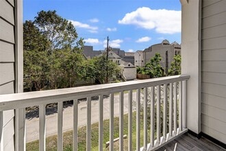 Building Photo - 1302 W 24th St