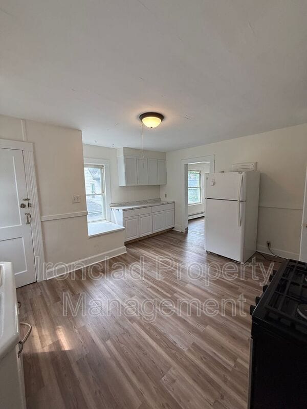 Building Photo - 291 Spruce St