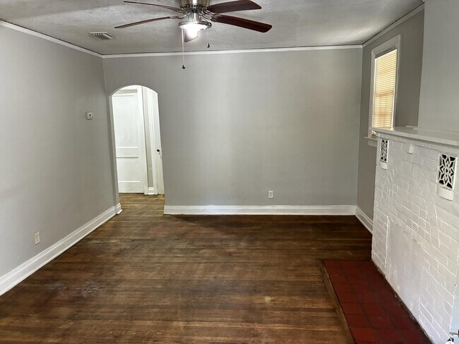 Foto del edificio - 565 Chestnut Dr