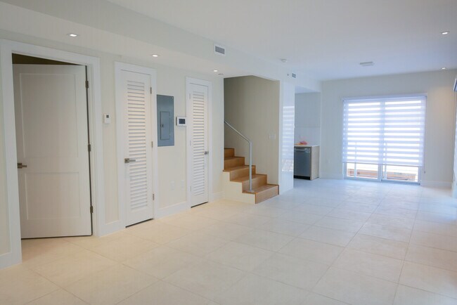 Building Photo - Jefferson Palms - Miami beach
