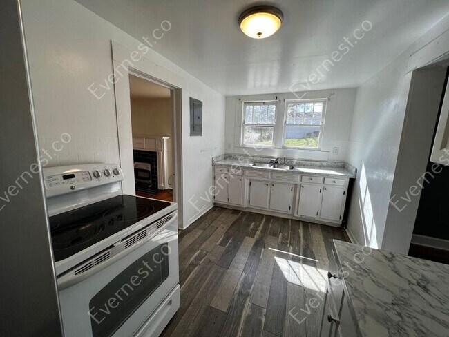 Foto del edificio - 544 Perry St