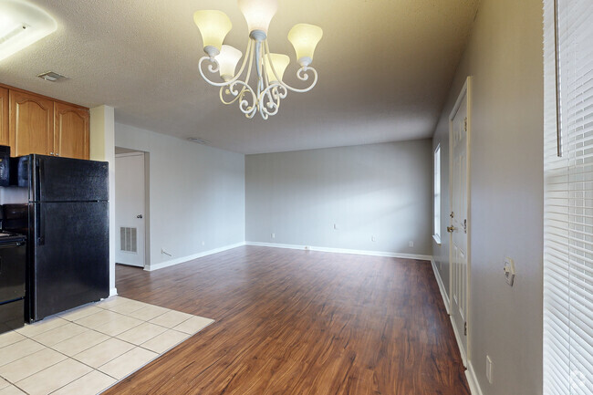 1BR, 1BA - 704SF - Dining Area - Heron Lakes Apartments