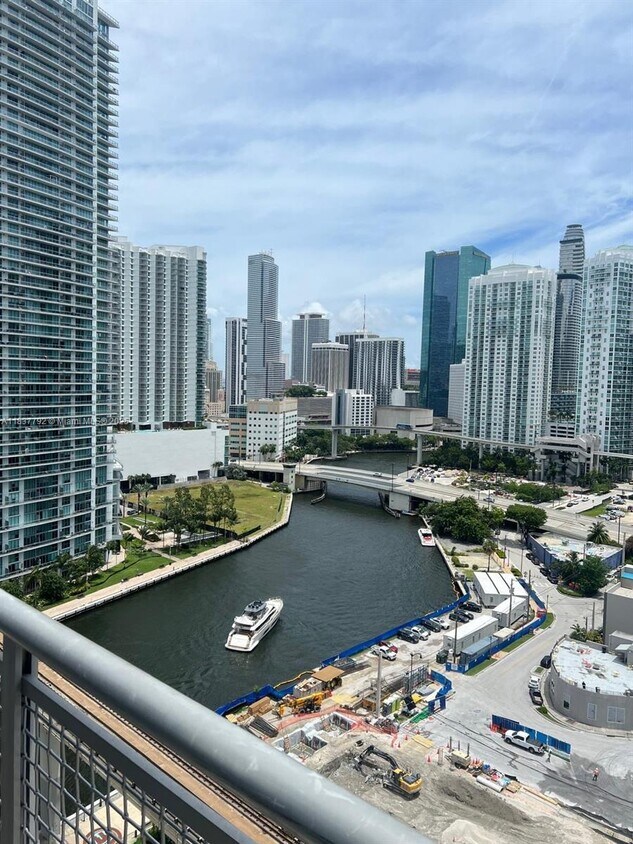 Foto principal - 690 SW 1st Ct
