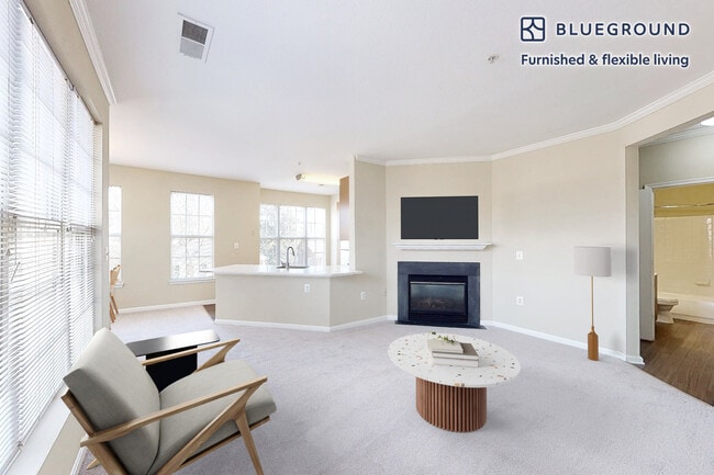 Building Photo - 2350 26th Ct S