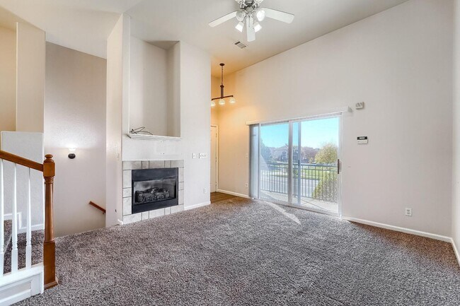 Foto del edificio - Three Bedroom Townhome in Henderson