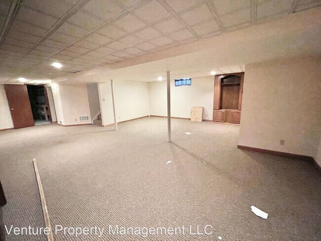 Building Photo - 3 br, 2 bath House - W172 S7413 Lannon Dr
