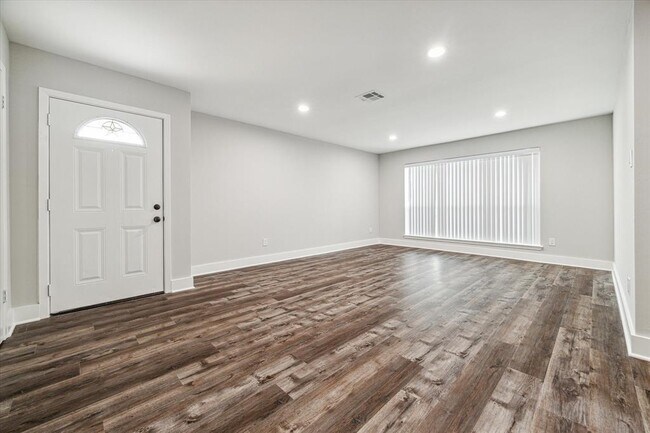 Building Photo - 7115 S Gessner Rd