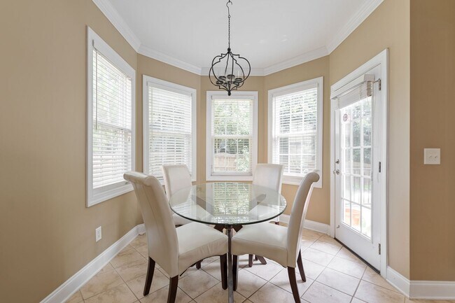 Building Photo - Beautiful Home with Fenced Yard & Prime Lo...