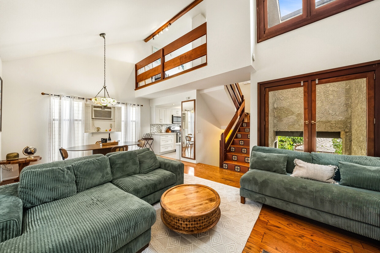 Primary Photo - 906 Kings Rd