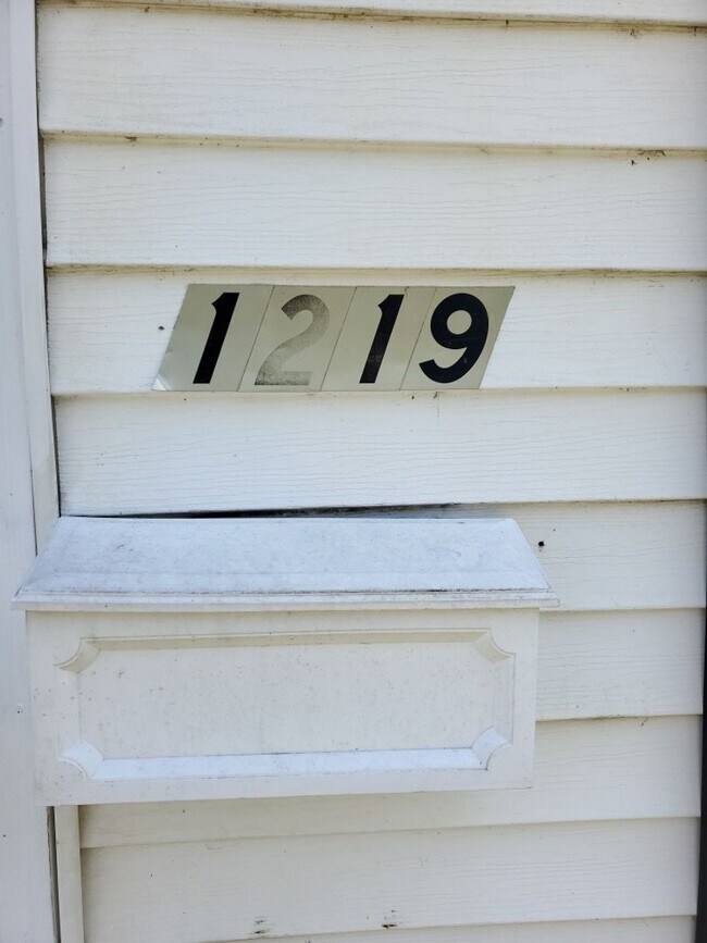 Foto del edificio - 1219 &amp; 1221 Joan Avenue