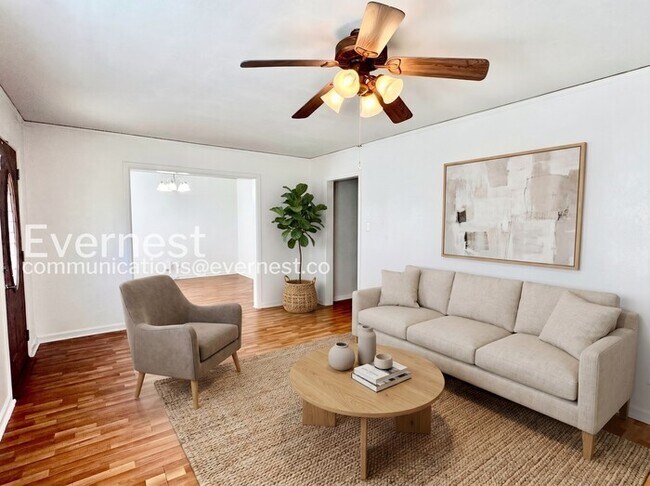 Foto del edificio - 2 Bed/1 Bath Home with Garage / Pet-Friendly / Available Now!