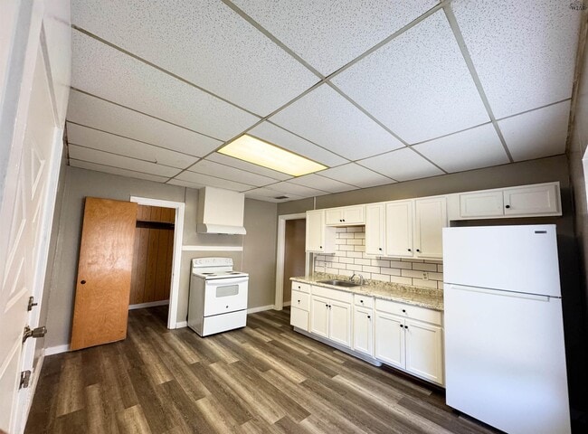 Building Photo - 3201 Southwest Dr