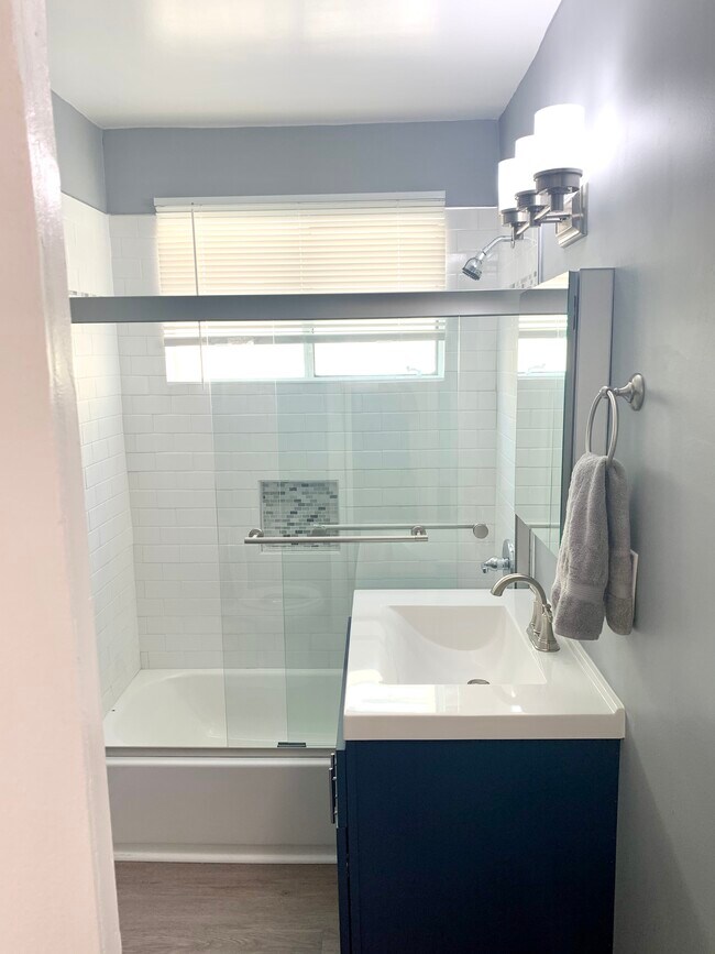 Redone bathroom - 4115 Somerset Dr