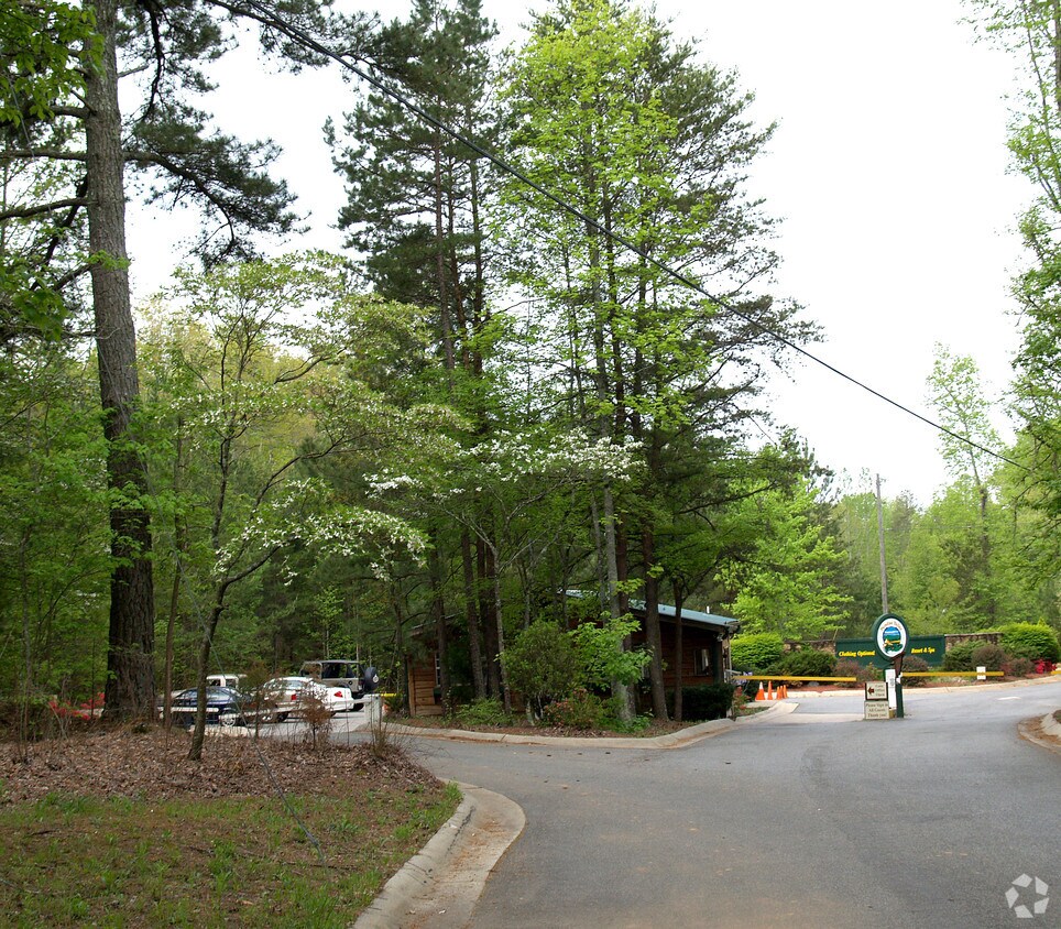 Rental Cabins and commercial lodge Apartments in DAWSONVILLE, GA