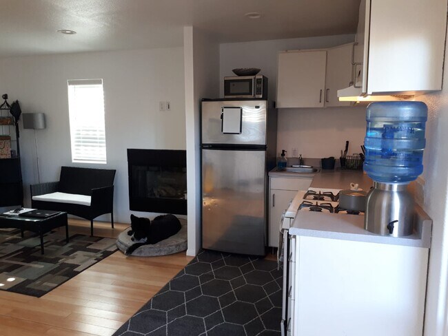 Foto del edificio - 654 Oaklawn Ave