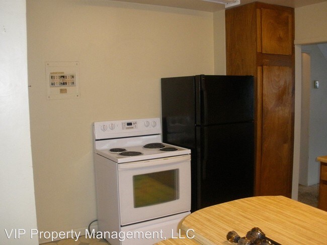 Building Photo - 3 br, 1 bath House - 516 E Walnut