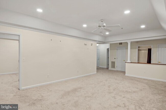 Foto del edificio - 6155 Shadywood Rd