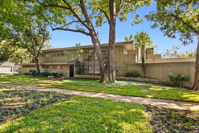 Building Photo - 701 Monticello Dr