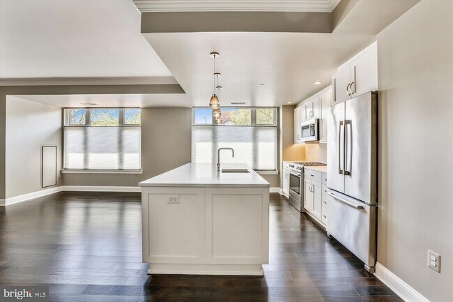 Foto del edificio - 4915 Hampden Ln