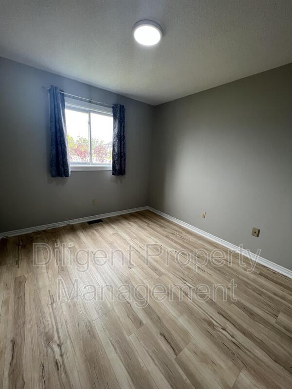 Photo du bâtiment - 1241 Huntington Cir