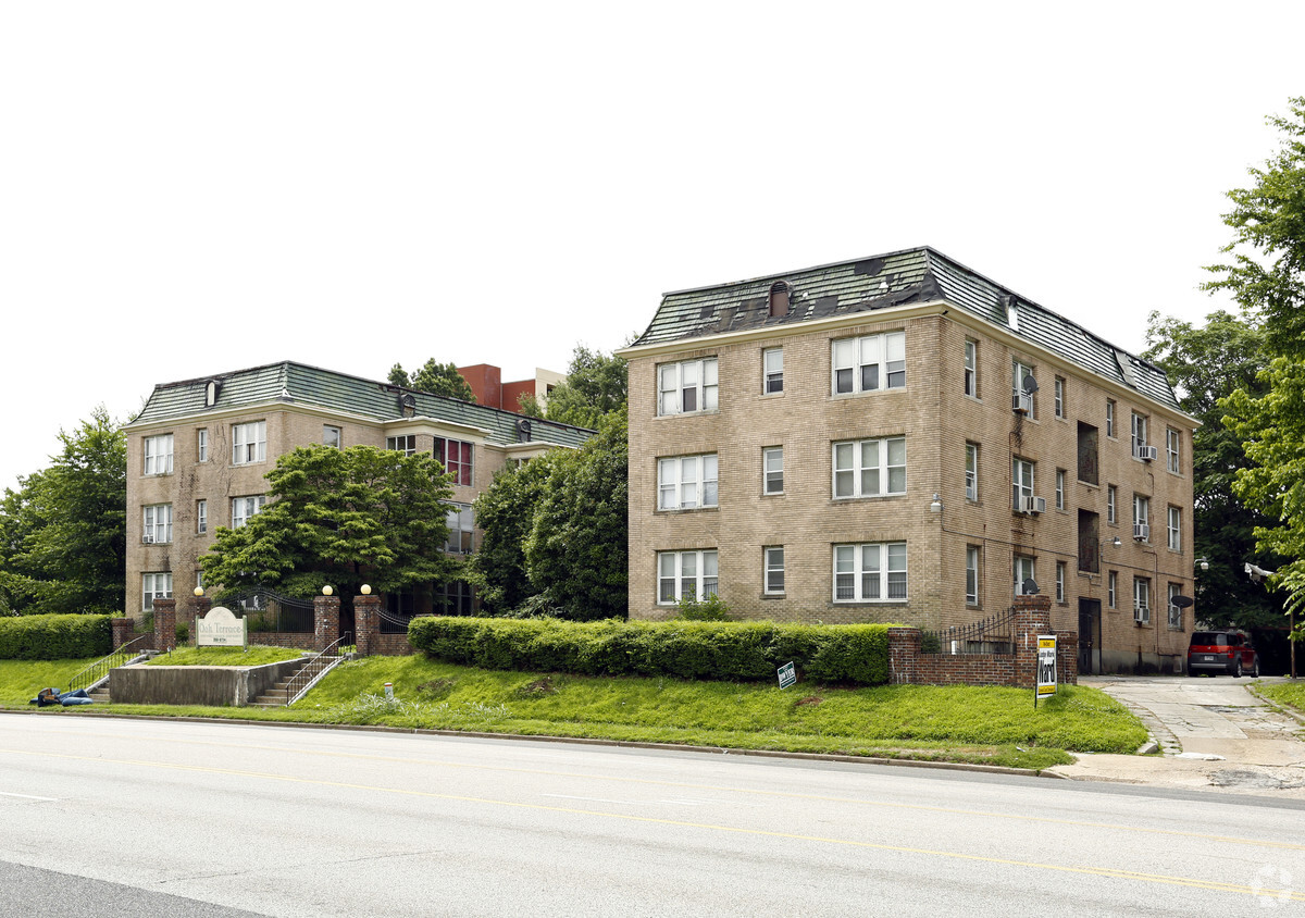 Building Photo - Oak Terrace