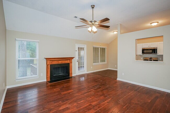 Foto del edificio - 411 Randall Ln