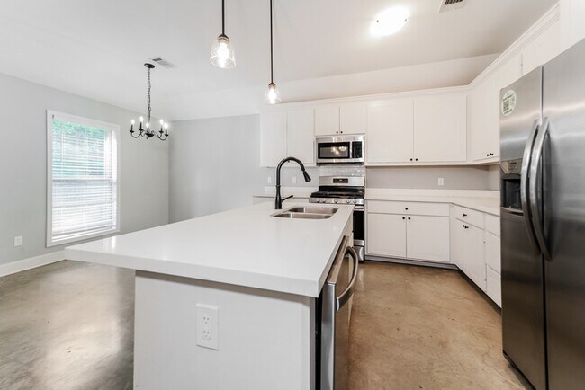 Building Photo - Beautiful Brick Home in Canton