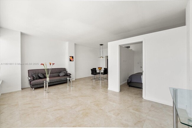 Building Photo - 4925 Collins Ave