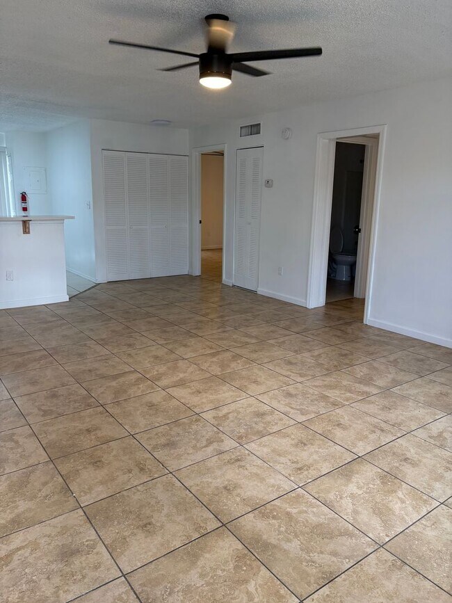 Building Photo - Newly remodeled 2/2 condo Winter Park  $300. incentive for move in by 2/15/2025