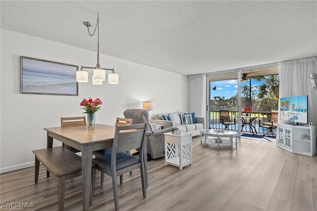 Foto del edificio - 200 Forest Lakes Blvd
